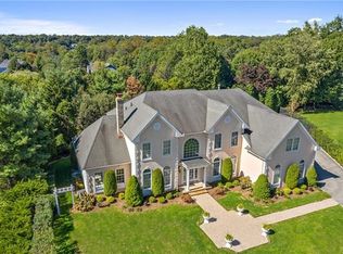 10 Hillair Ct, White Plains, NY 10605