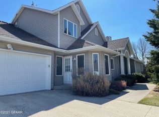 3558 Meadow Dr, Grand Forks, ND 58201