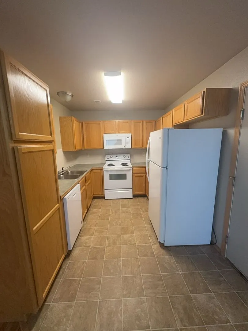 $500 Off Rent if Lease Starts by 9/5! — Photo 4