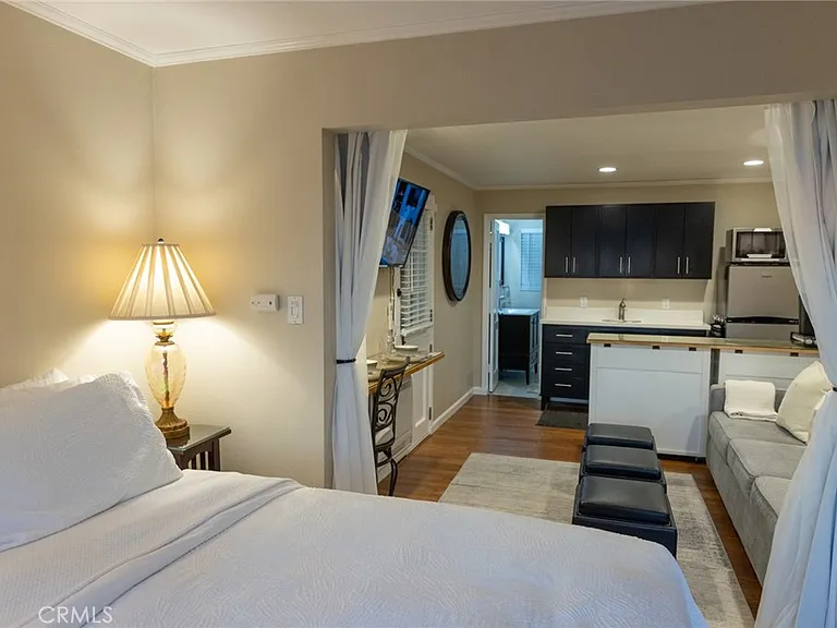 464 Bent St #B — Photo 12