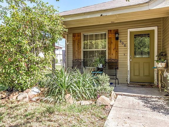 5th image of 808 Loganwood Dr
