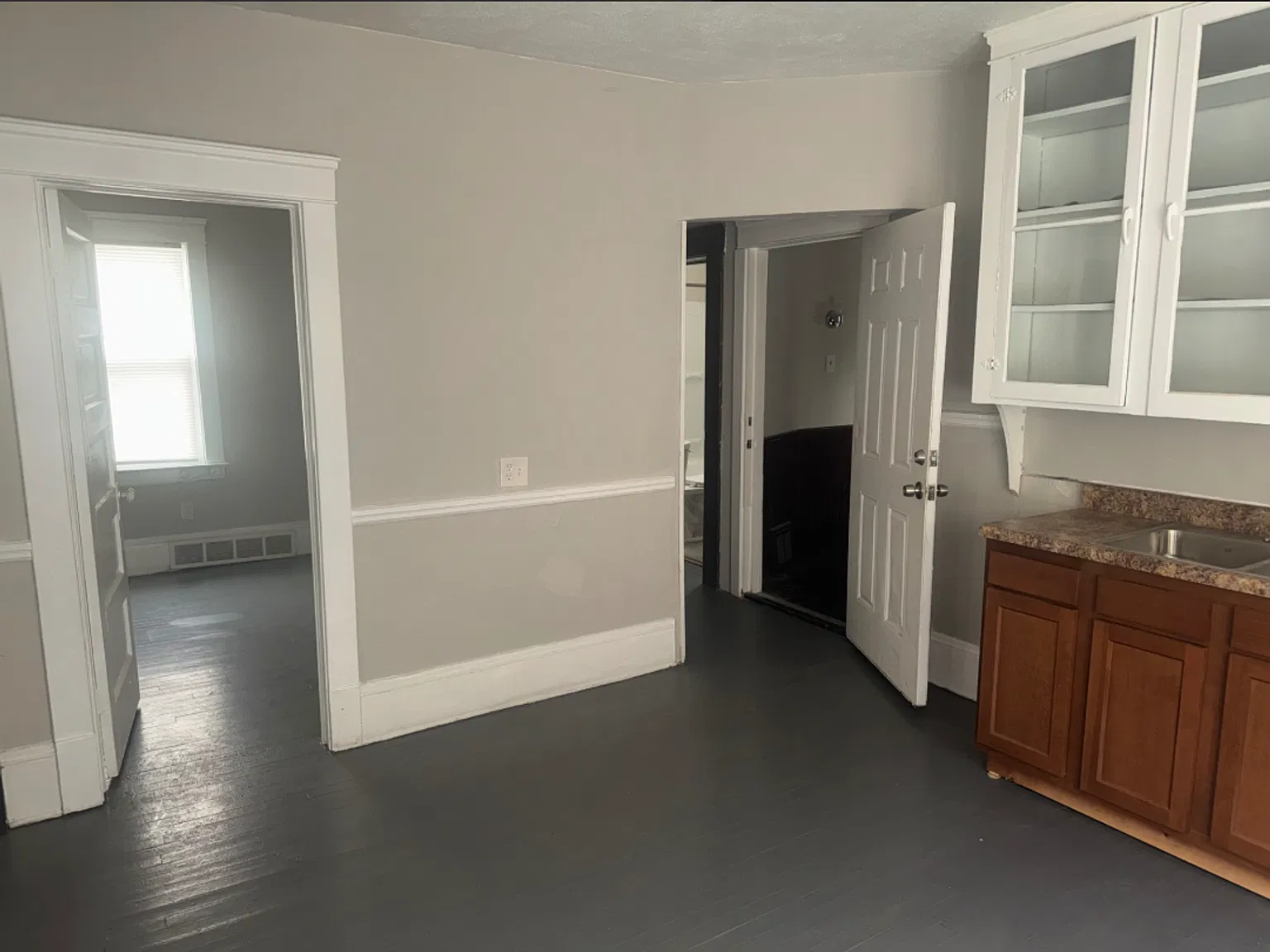 Charming 2-Bedroom Property in Prime Location — Photo 4