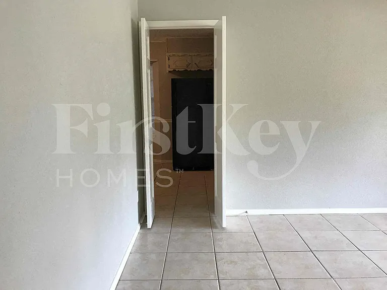 2710 Peachtree Ln — Photo 13