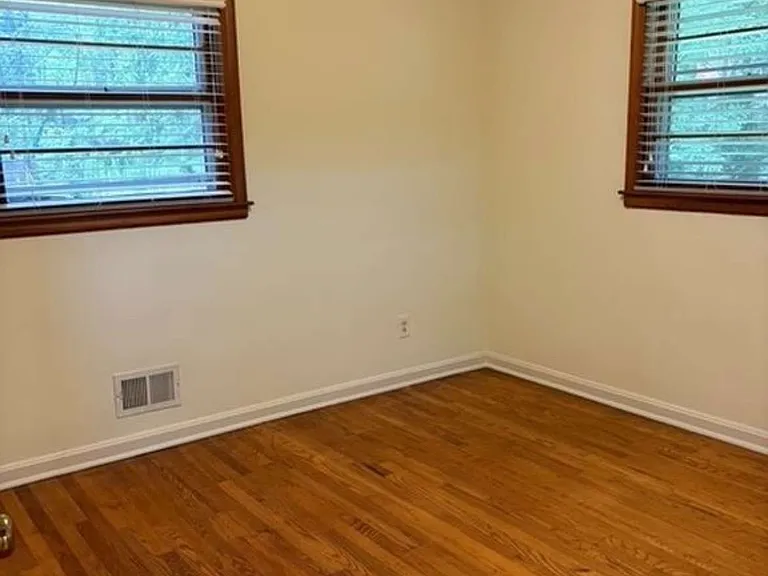 2560 Wood Valley Dr — Photo 9