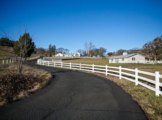 2320 Neville Ln, Medford, OR 97501