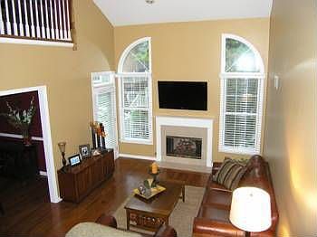 5th image of 22W536 Lakeside Dr