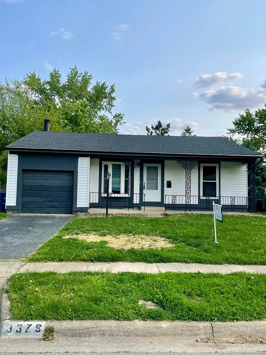 3379 Vickers Dr photo 1