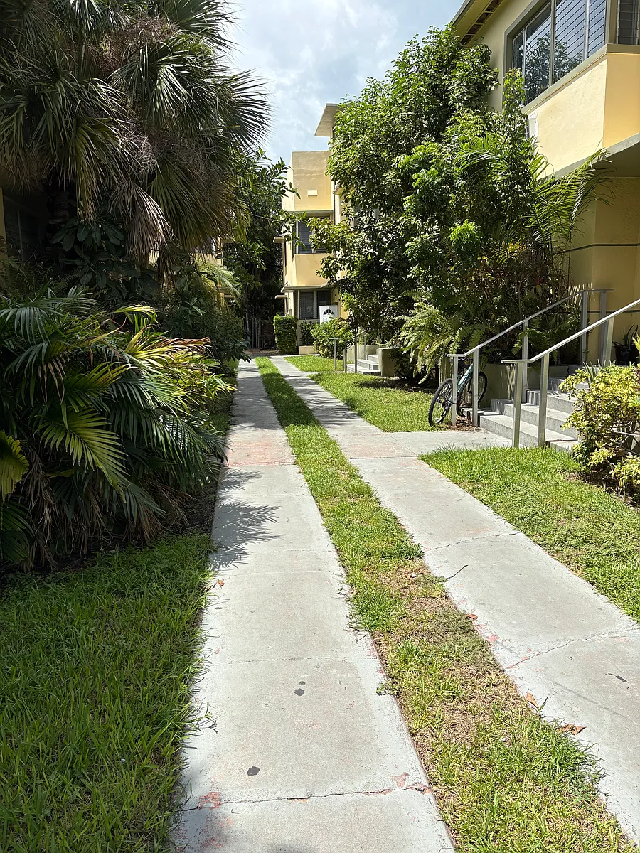 Building Photo - 1524 Meridian Ave #6