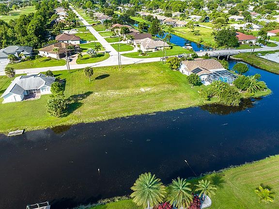 4th image of 867 Rotonda Cir