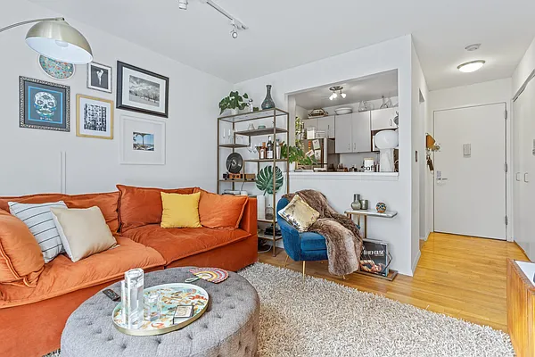 Rented by NestApple, Inc. | media 16