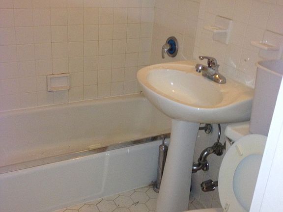 4th image of 238 E 36th St APT 3b