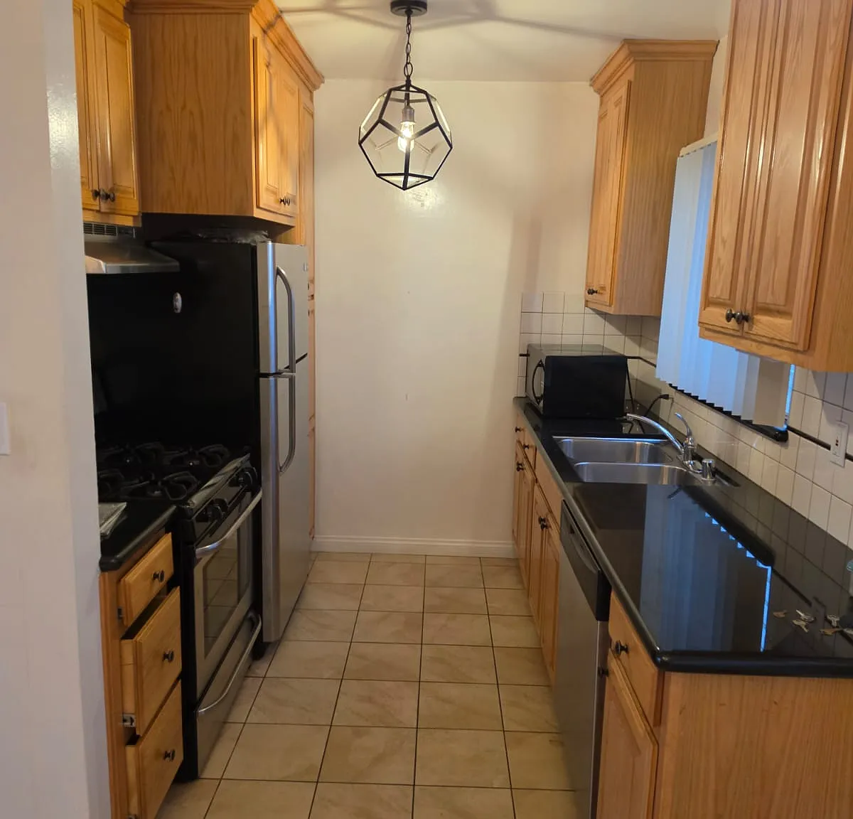 1 bed, 700 sqft, $2,300 — Photo 3