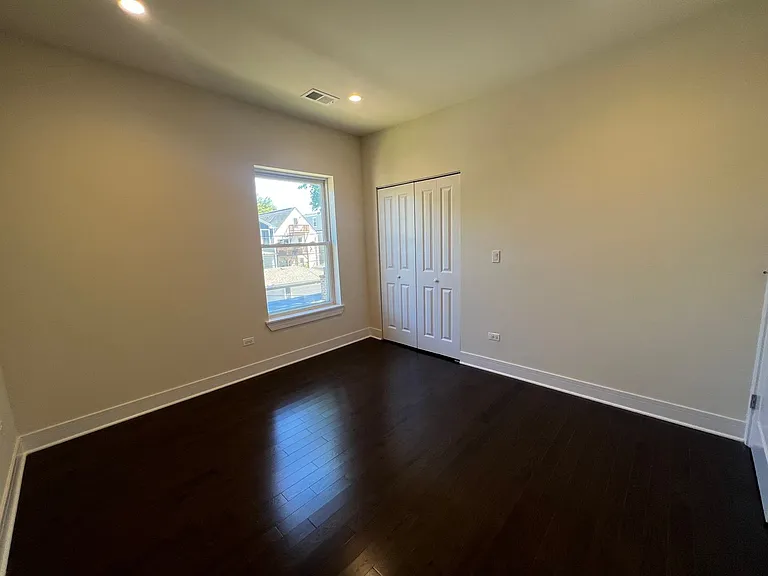 4935 N Claremont Ave #1E — Photo 4