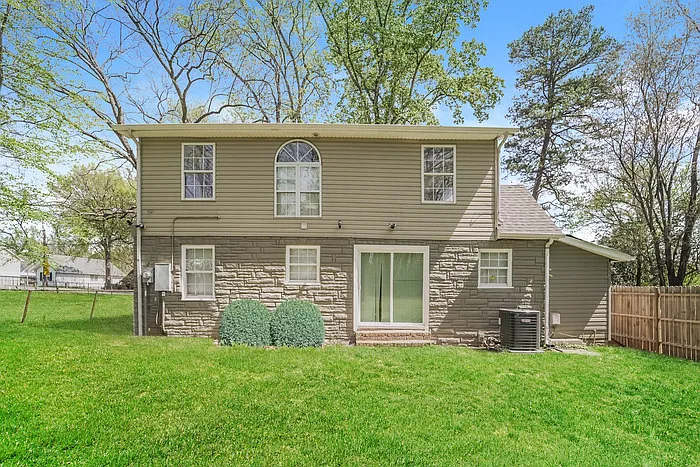 4 bed, 2.0 bath, 1688 sqft, $1,895 — Photo 4