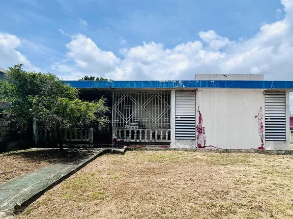 Urb Levittown 2da Seccio G 2486 Calle Paseo Amparo, Toa Baja, PR 00949