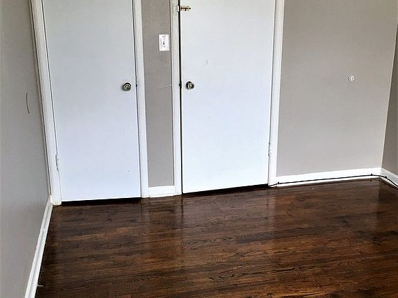 4th image of 623 S 35th St APT 15