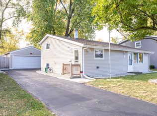 517 Apache Ave, Carpentersville, IL 60110
