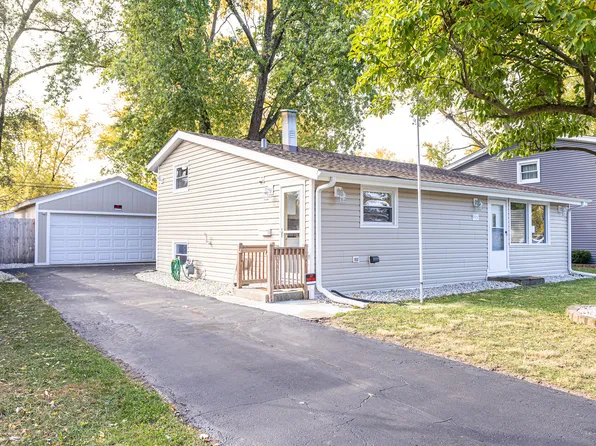 517 Apache Ave, Carpentersville, IL 60110