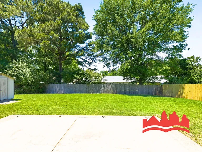3063 Mary Elizabeth Dr — Photo 33