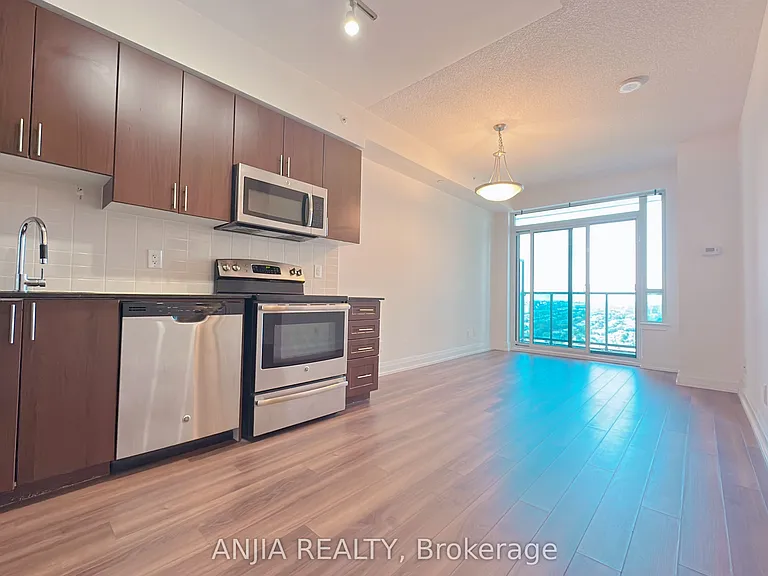7165 Yonge St #2211 — Photo 1