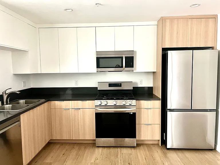 14333 Sylvan St — Photo 12