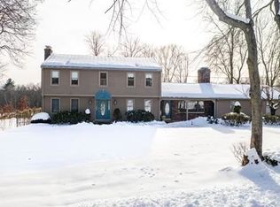 29 Fernwood Dr, Wilbraham, MA 01095