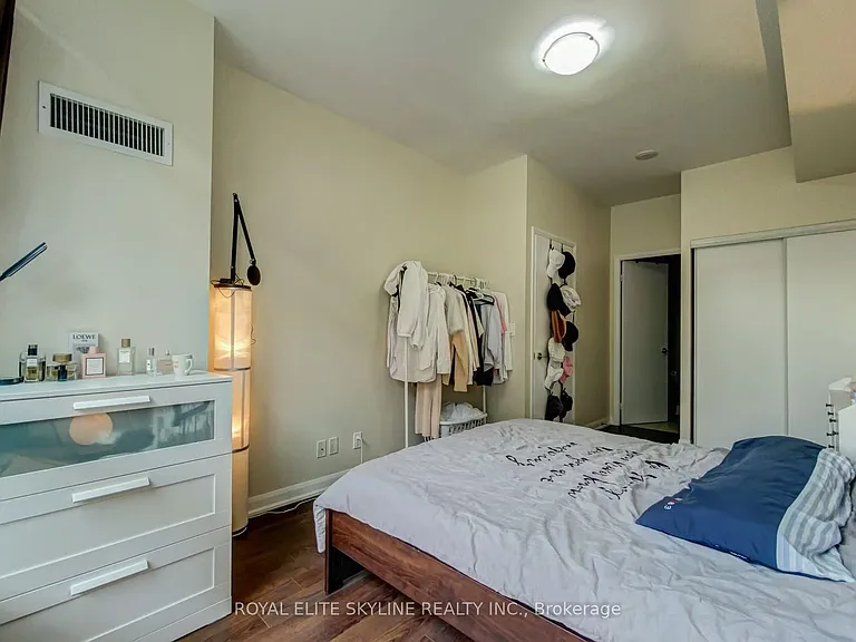 500 Sherbourne St #708 — Photo 3