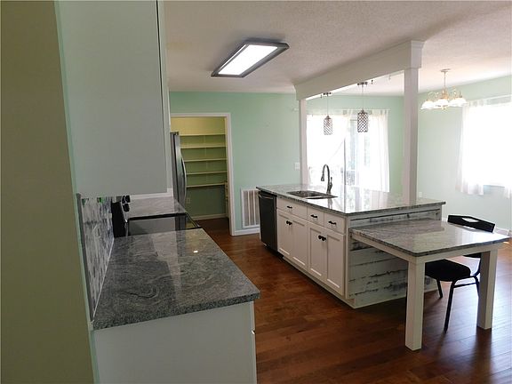 3rd image of 109 Brady Dr