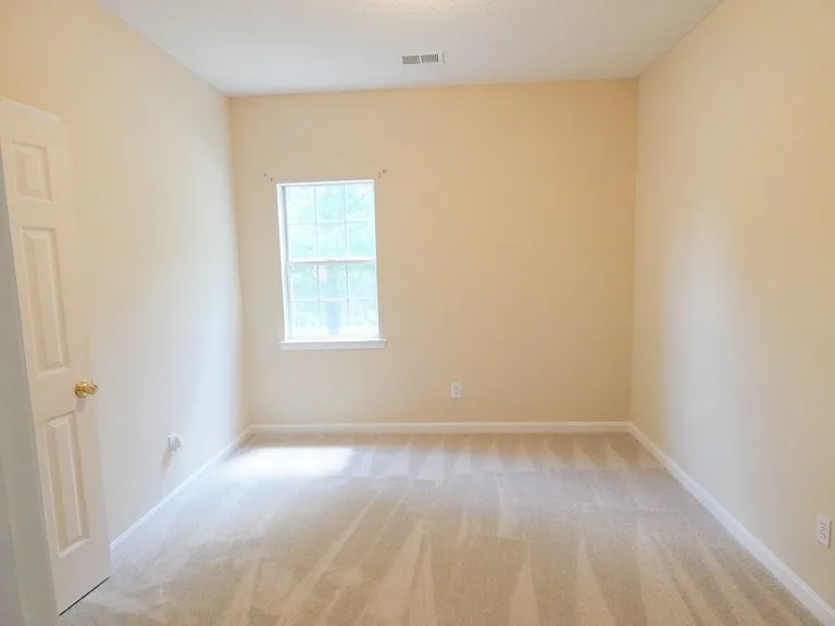 230 Chadwick Ln — Photo 11