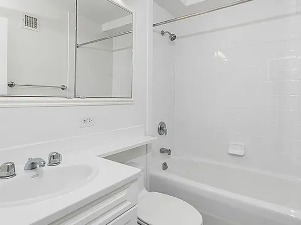 300 East 57th Street image 9 of 10