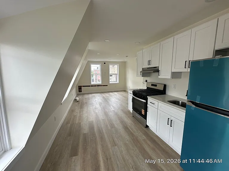 131 Monmouth St #2 — Photo 10