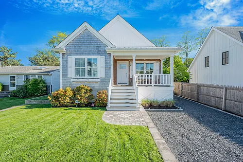 11 Willow St Photo 1