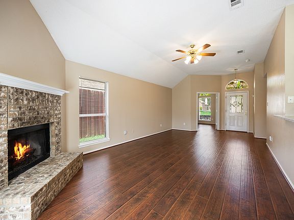 4th image of 113 Sequoia Rd