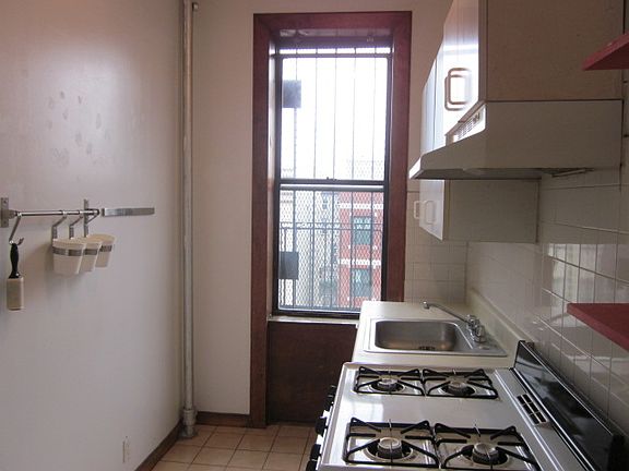 2nd image of 503 Lafayette Ave APT 4R