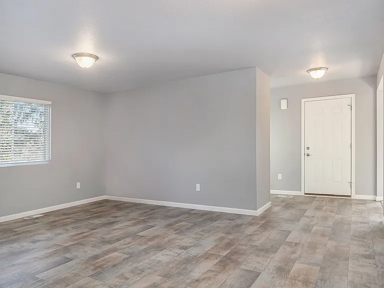 1597 Carolyn Dr — Photo 15
