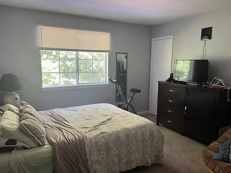 Flintwood Dr — Photo 1