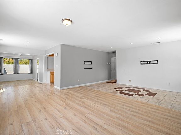 3rd image of 8007 Broadleaf Ave