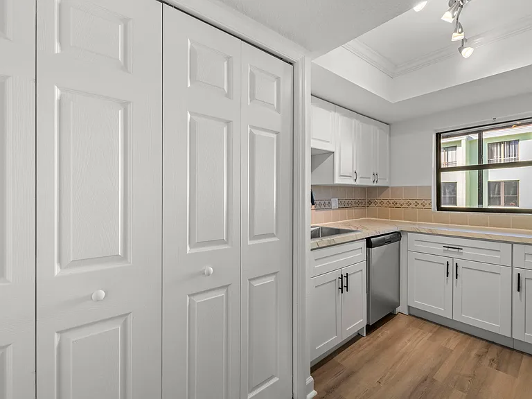 1 Windrush Blvd #19 — Photo 17
