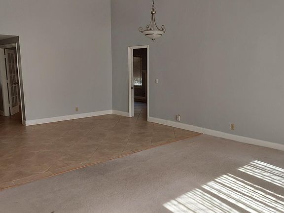 3rd image of 439 S Westridge Cir