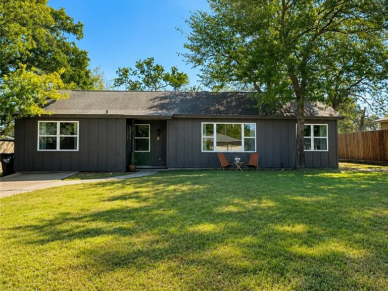 727 Mary Lake Dr — Photo 1