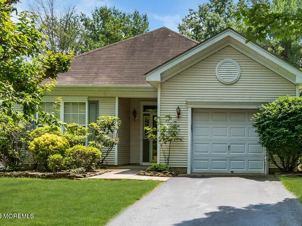 14 Spring Meadow Drive, Lakewood, NJ 08701
