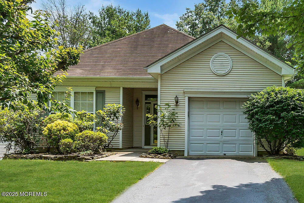 14 Spring Meadow Drive photo 1