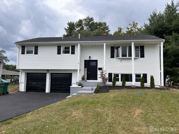 3 Price Dr, Edison, NJ 08817