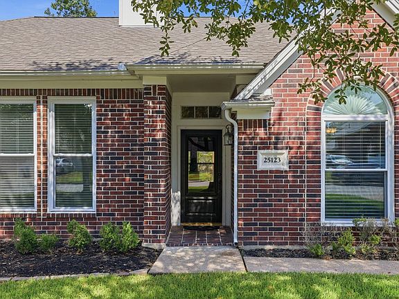 4th image of 25123 Burgh Castle Dr