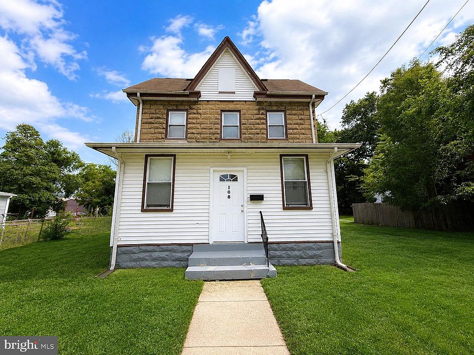 1st image of 108 W Buck St