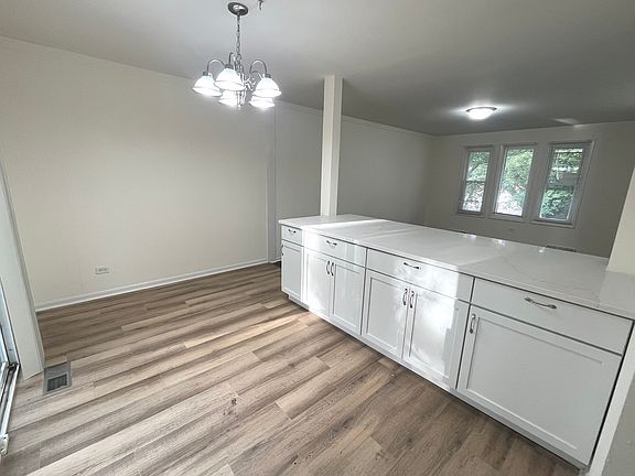 5th image of 17301 Burr Oak Ln