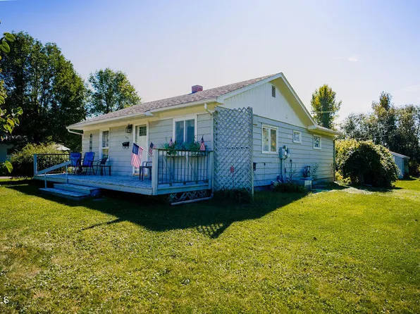 303 3rd Ave S, New Rockford, ND 58356