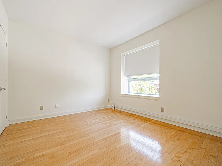 1425 Bayview Ave — Photo 13