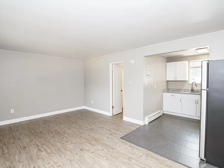Clay Street Apartments — Photo 36