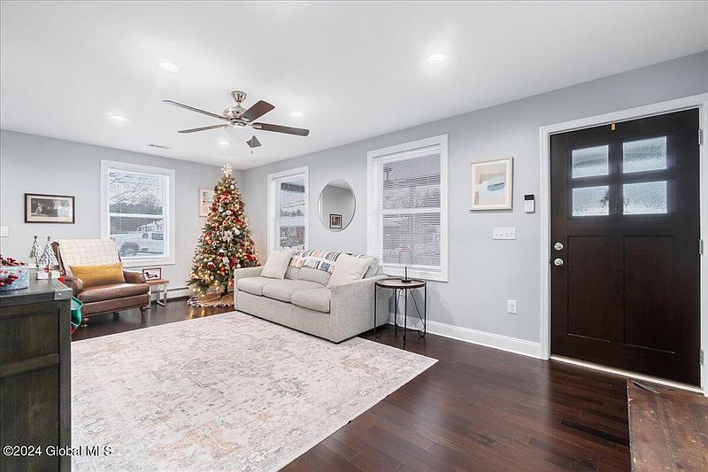 3rd image of 125 Daniels Avenue